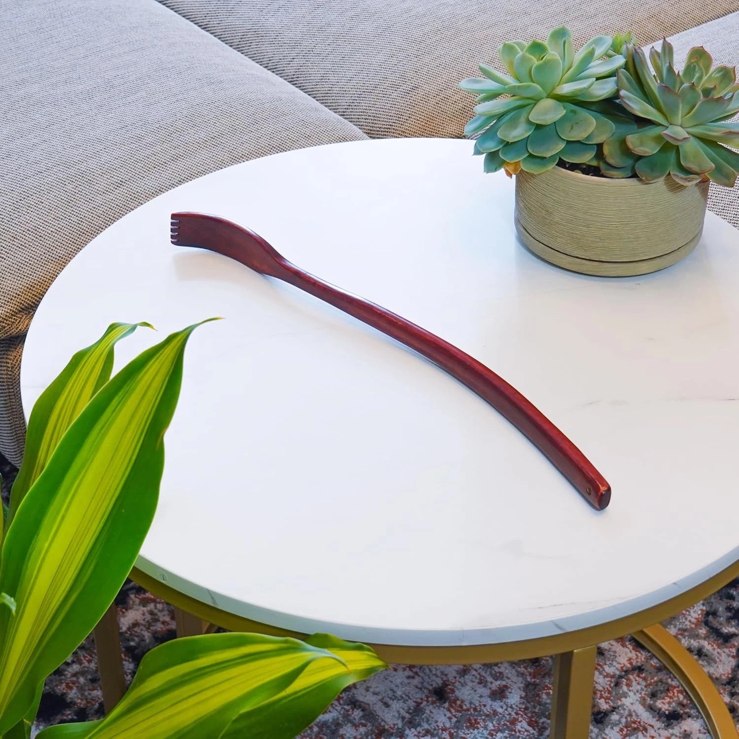 ITCHY-BAN Oversized Wooden Back Scratcher: 18'' Extended Curved Handle for Bette