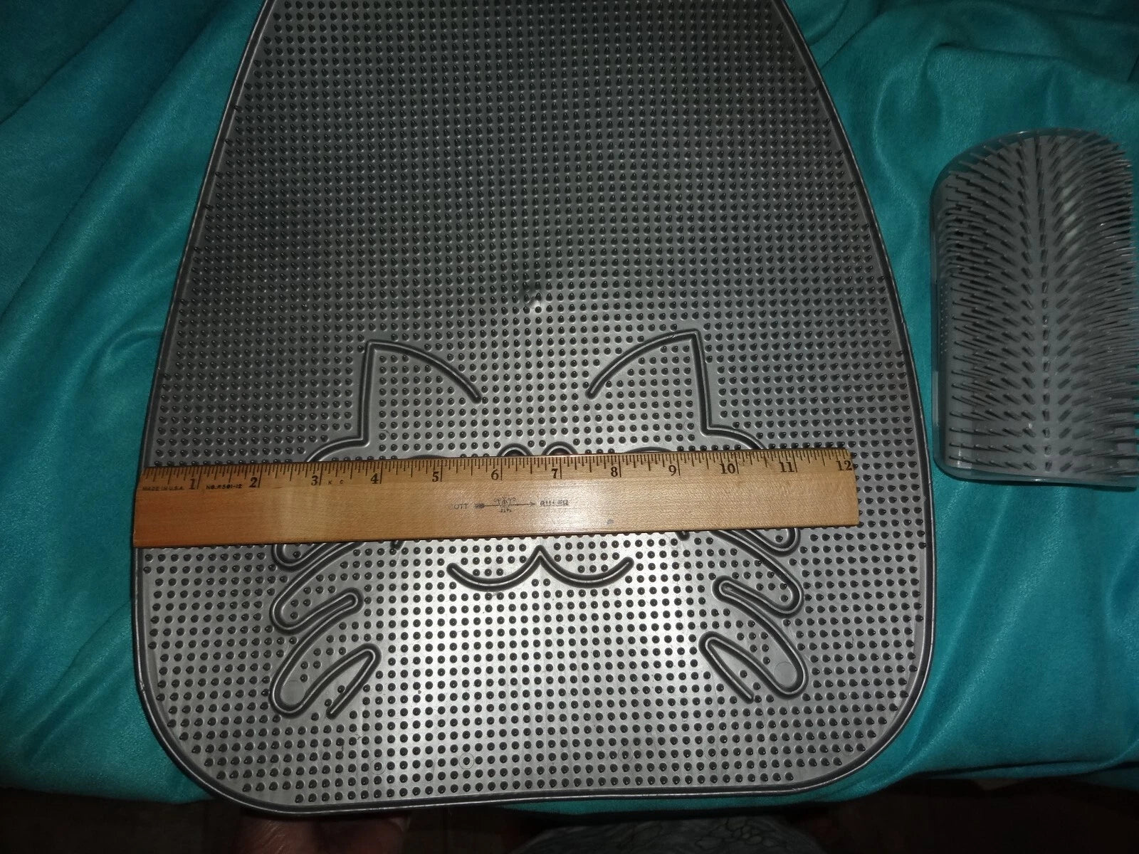 Lot 2 Cat-litter Mat &Self Groom Face Scratcher Wall Corner Massage Brush -gray