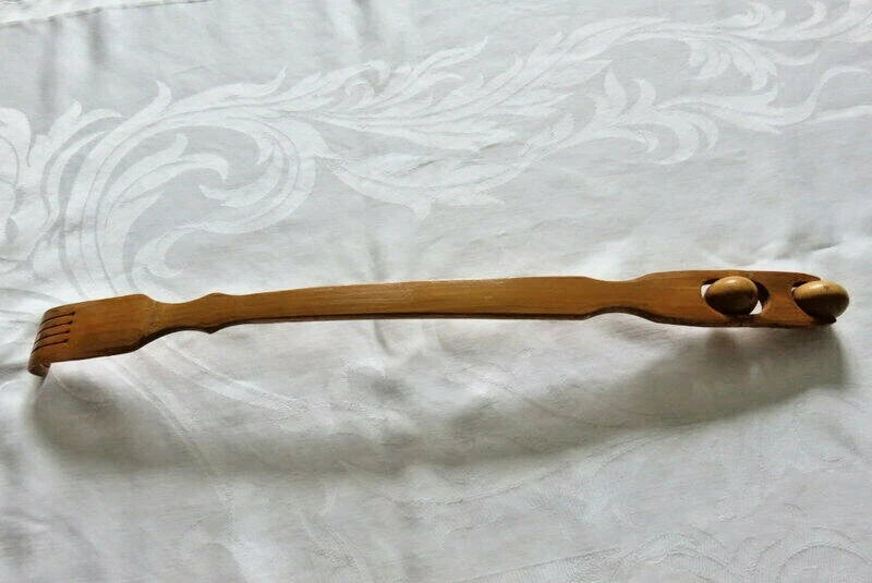 19" New Bamboo Wooden Itch Therapeutic Relaxer Back Scratcher w/ Massage Rollers