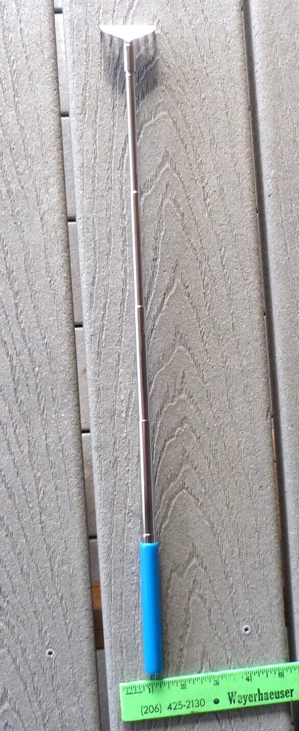 Telescoper Back Scratcher aqua plastic handle metal arm 7-finger scratching hand
