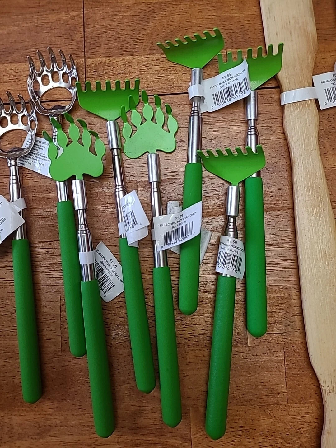 Back Scratcher Lot - 12 pieces - Metal & Wood