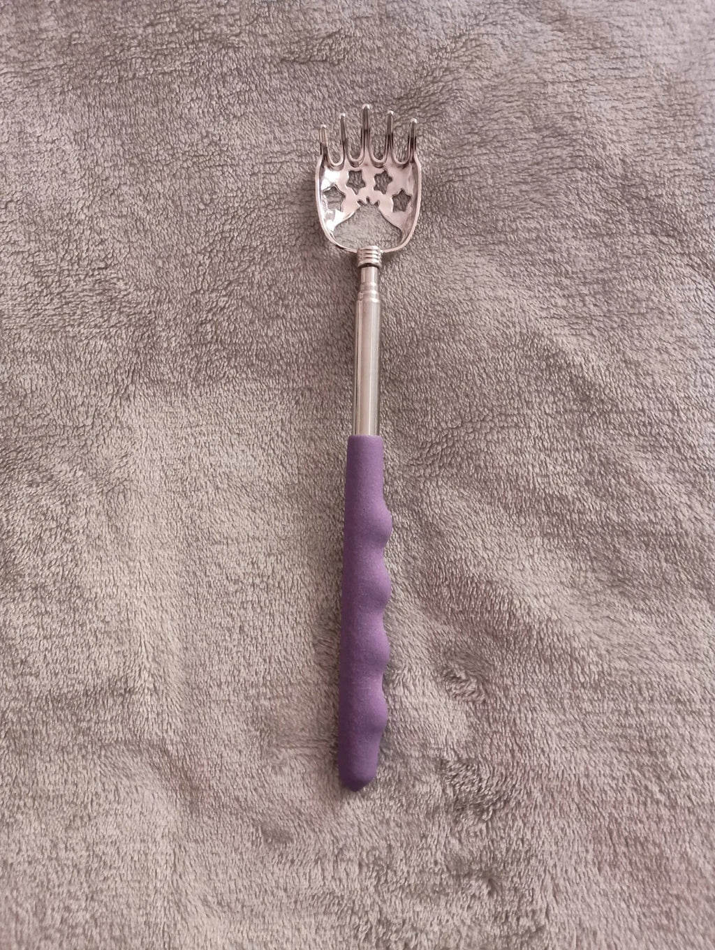back scratcher with telescoping handle