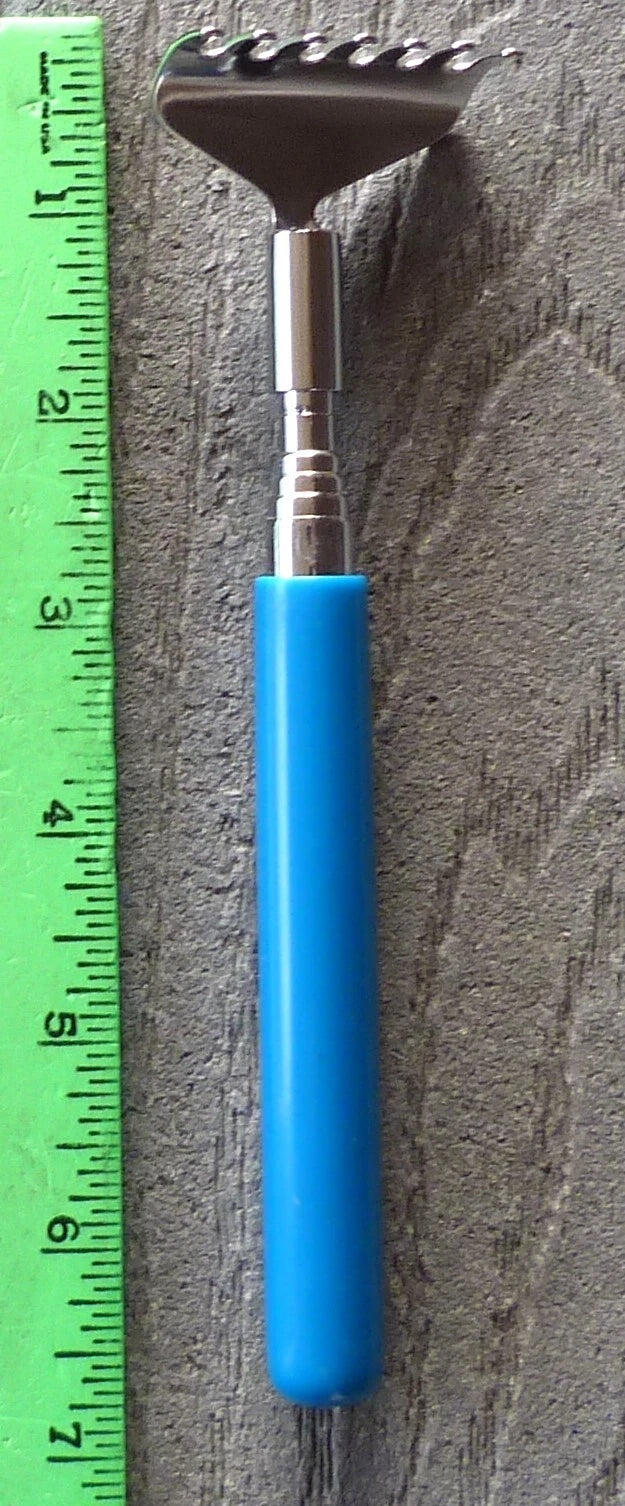 Telescoper Back Scratcher aqua plastic handle metal arm 7-finger scratching hand