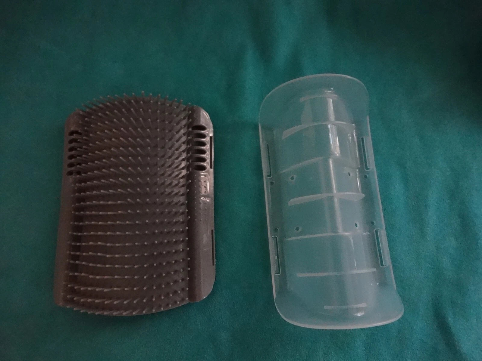 Lot 2 Cat-litter Mat &Self Groom Face Scratcher Wall Corner Massage Brush -gray