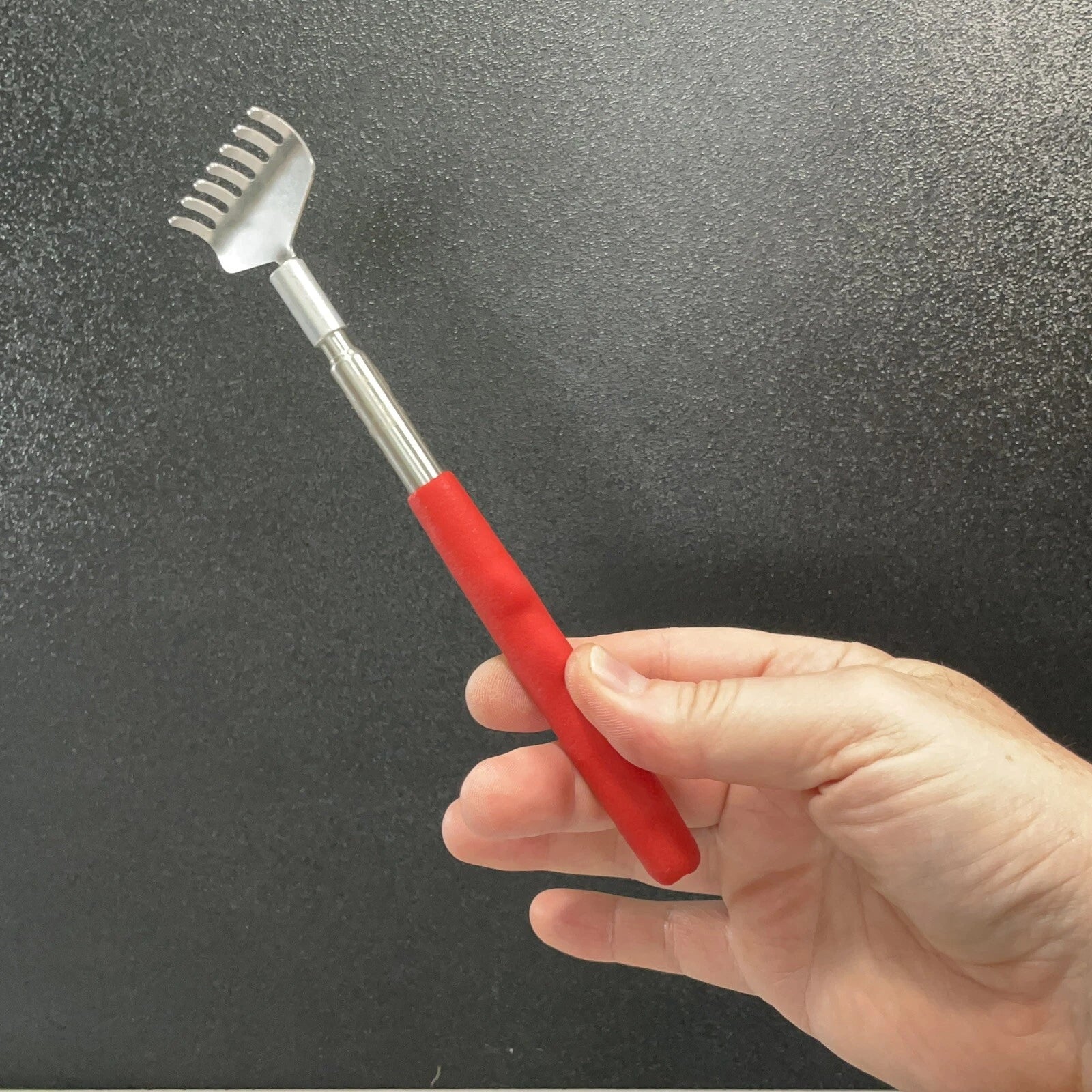 🔴 MAKE OFFER ‼️ back scratcher or tiny rake ‼️