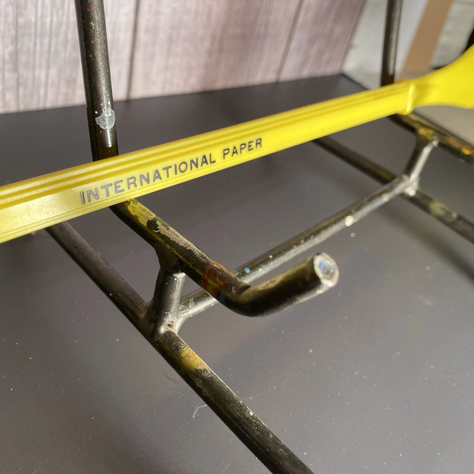 Sturdy Back Scratcher and Shoe Horn Combo Stick Backscratcher Vintage Yellow.