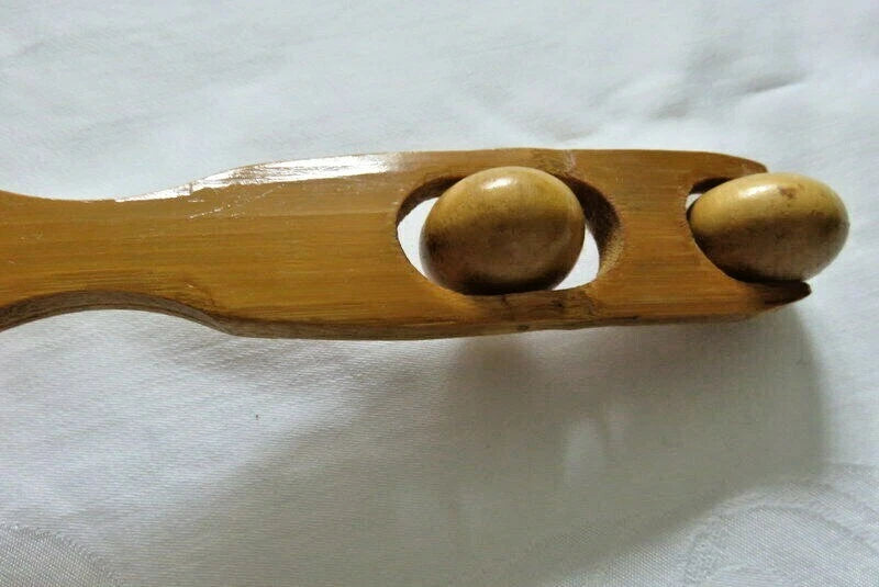 19" New Bamboo Wooden Itch Therapeutic Relaxer Back Scratcher w/ Massage Rollers
