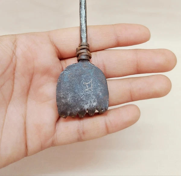 Rare Vintage Iron Back Scratcher Collectible.