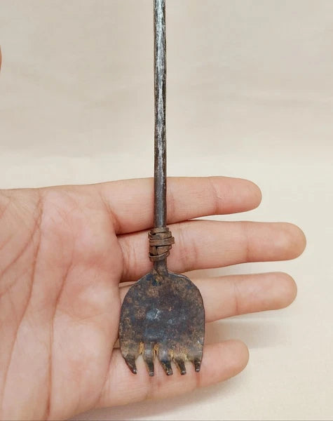 Rare Vintage Iron Back Scratcher Collectible.