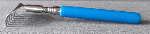Telescoper Back Scratcher aqua plastic handle metal arm 7-finger scratching hand